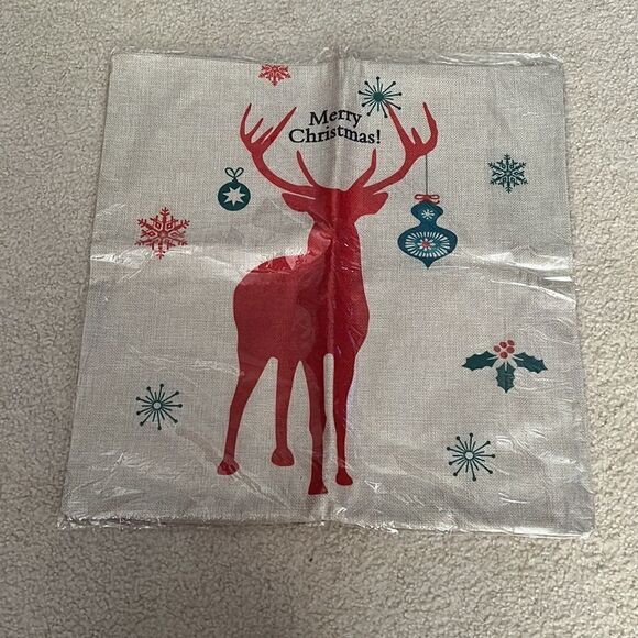 4 17x17 CHRISTMAS PILLOW COVERINGS NIP - Picture 3 of 5